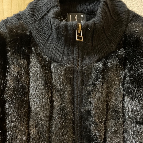 Women Medium Faux Fur and Knit Vest - Picture 3 of 5